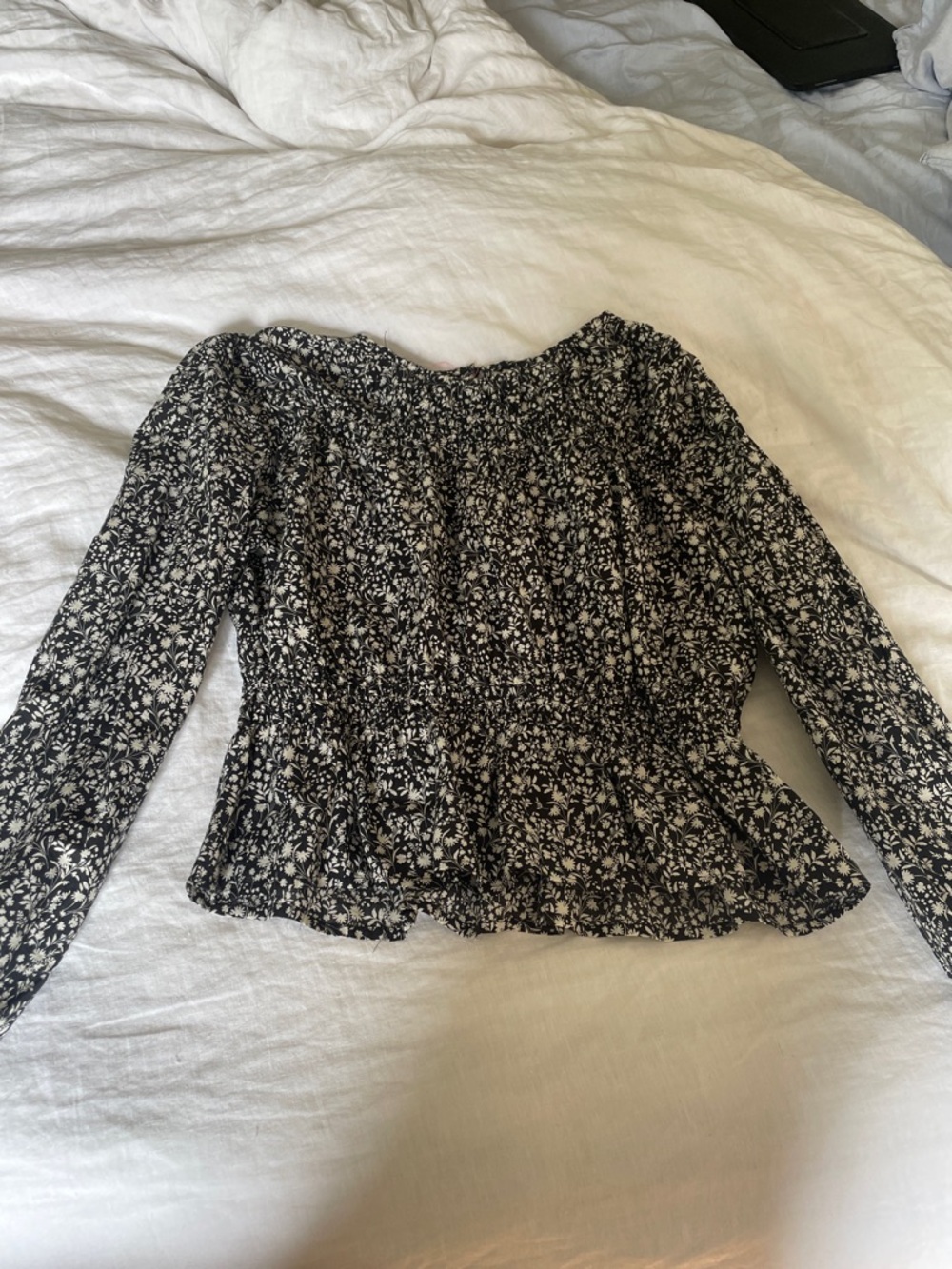 Universal Thread Black & White Floral Smocked Peplum Blouse
